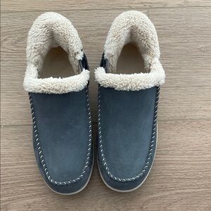 Orthofeet Women’s size 7 wide Cozy Blue Suede Slippers with Cream Lining